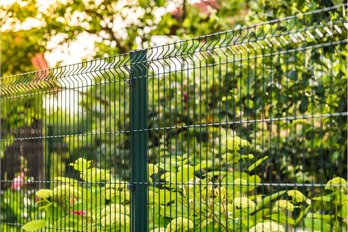 Ограждения и заборы для загородных домов